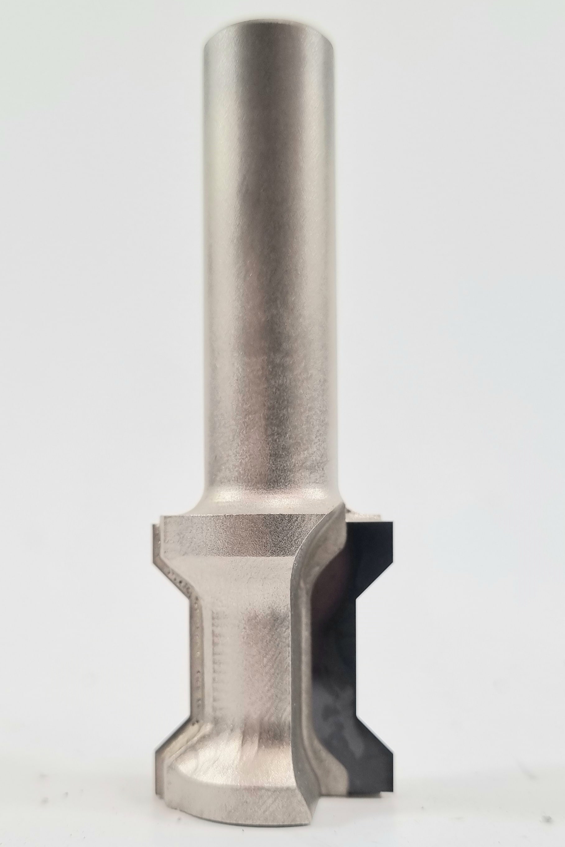PCD chamfered edge for machining trespa